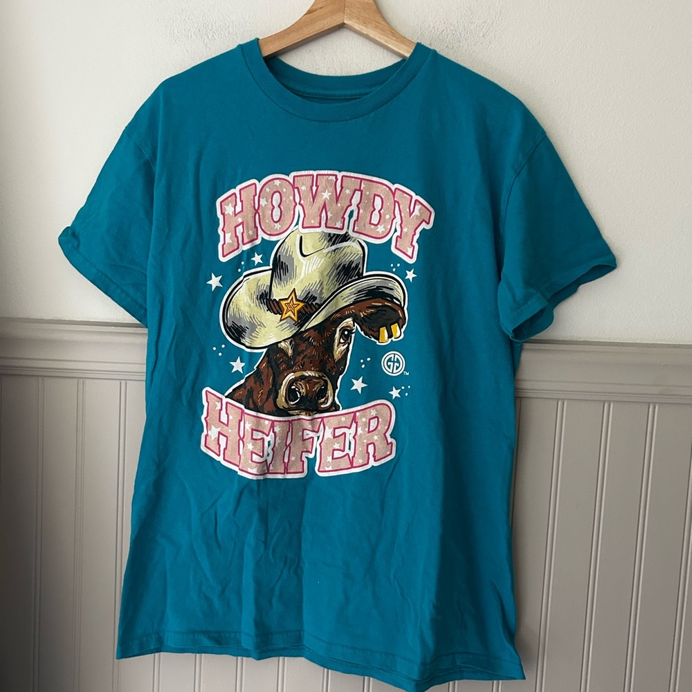Girlie Girl Medium Howdy Heifer Cow Teal Graphic Short Sleeve Tee